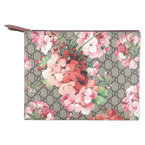 gucci bloom toiletry pouch.